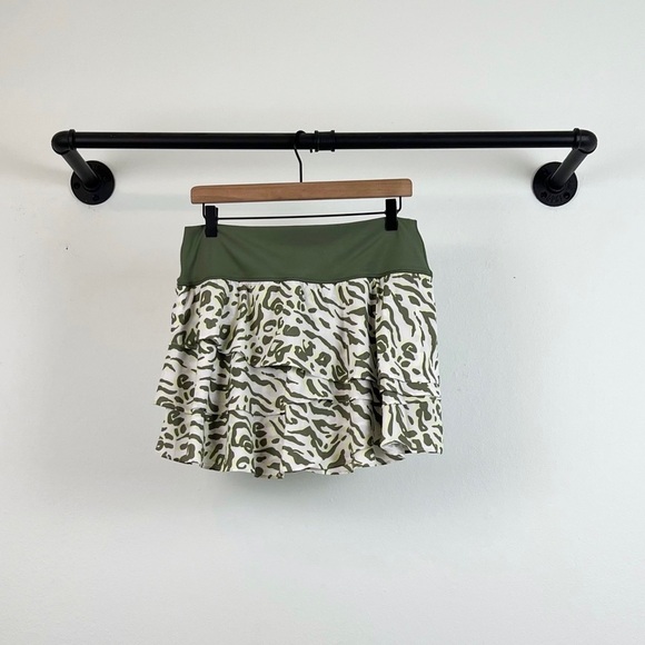 NWT Offline by Aerie Maggie Ruffle Tiered Tennis Skort Green Leopard - Picture 7 of 8